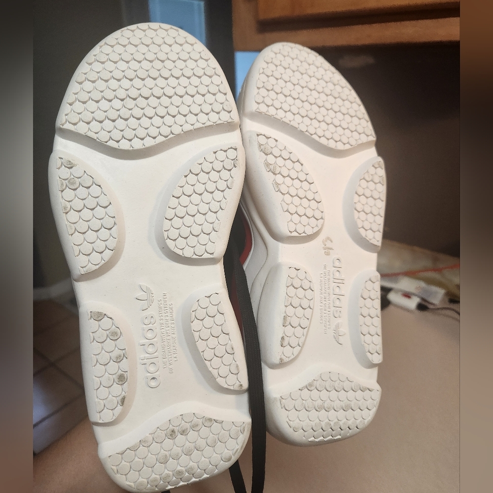 Adidas shoes - Picture 5 of 7